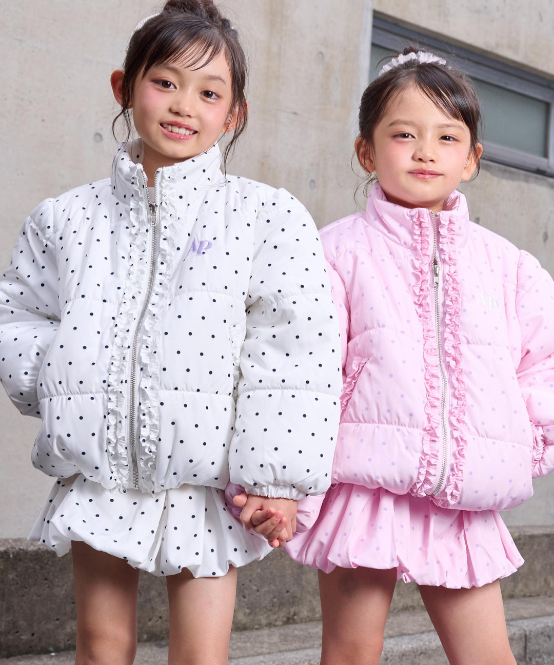 ホワイト(120サイズ着用/身長：約120cm)
ピンク(120サイズ着用/身長：約120cm)