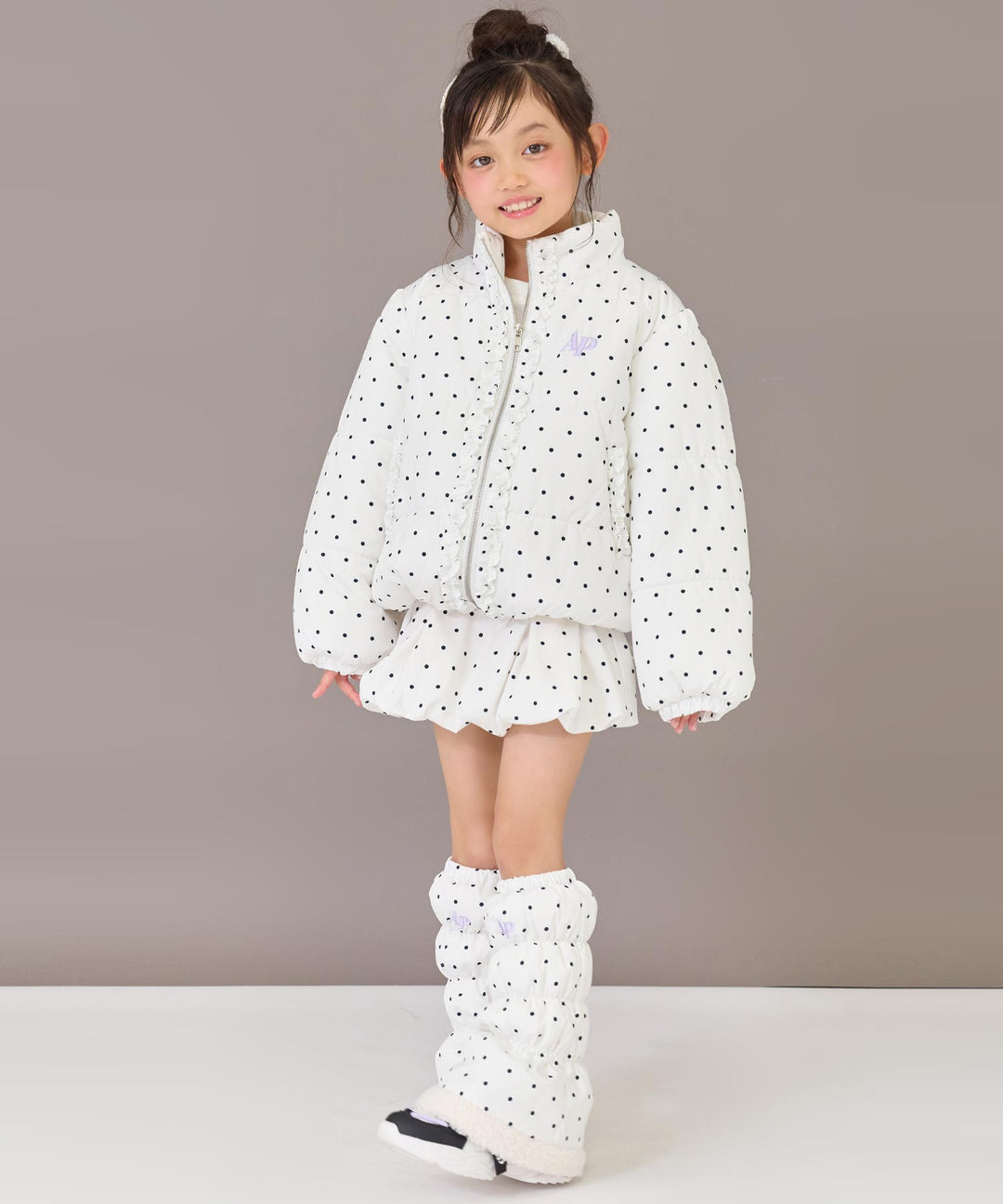 ホワイト(120サイズ着用/身長：約120cm)