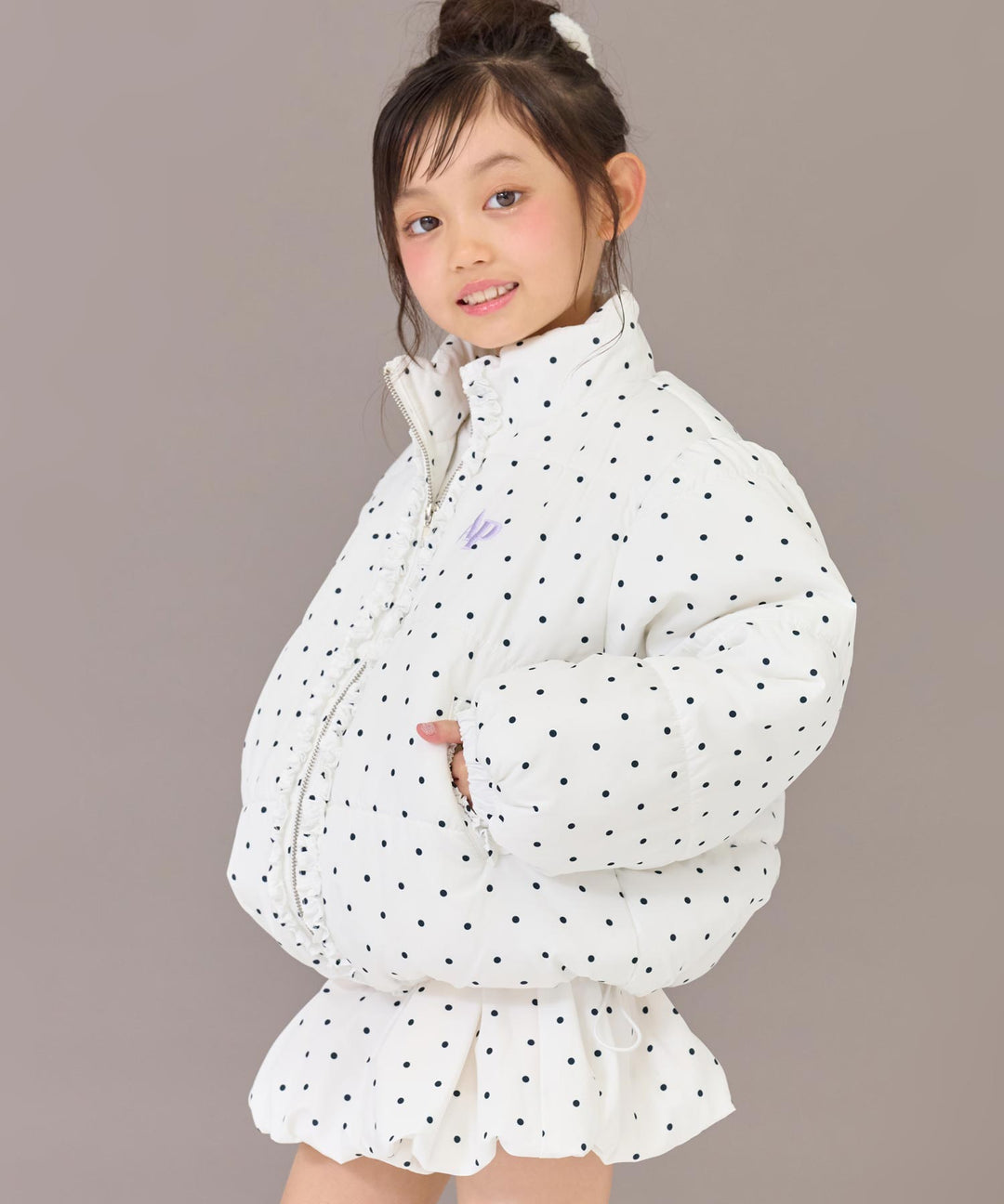 ホワイト(120サイズ着用/身長：約120cm)