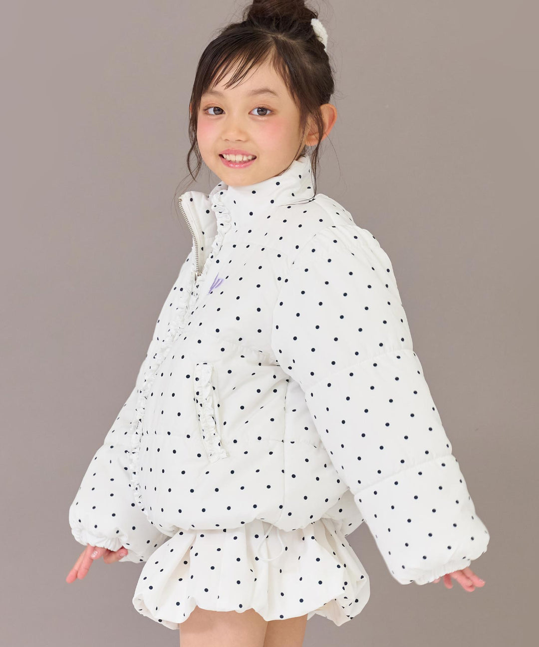 ホワイト(120サイズ着用/身長：約120cm)