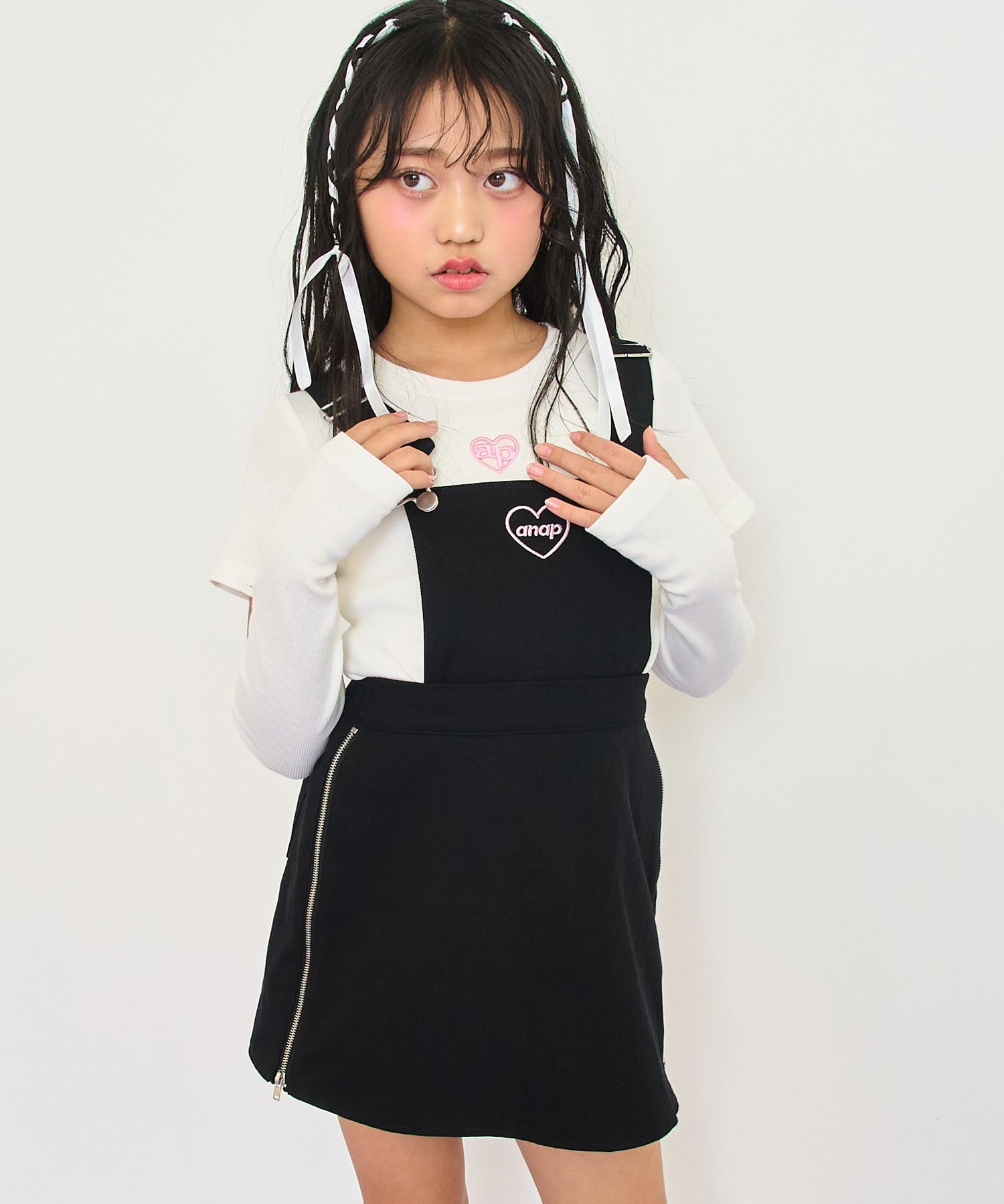 ブラック(120サイズ着用/身長：約128cm)