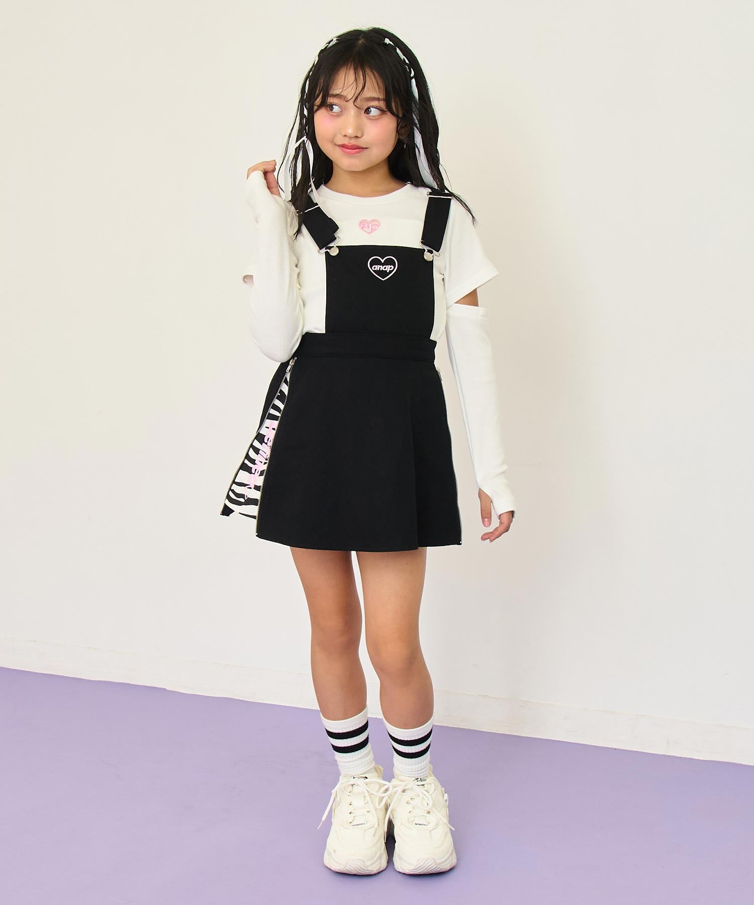 ブラック(120サイズ着用/身長：約128cm)