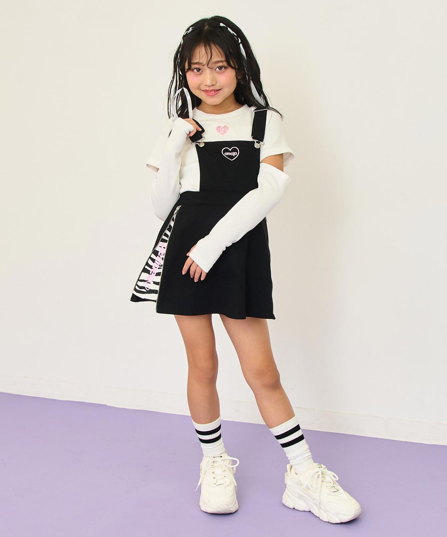 ブラック(120サイズ着用/身長：約128cm)