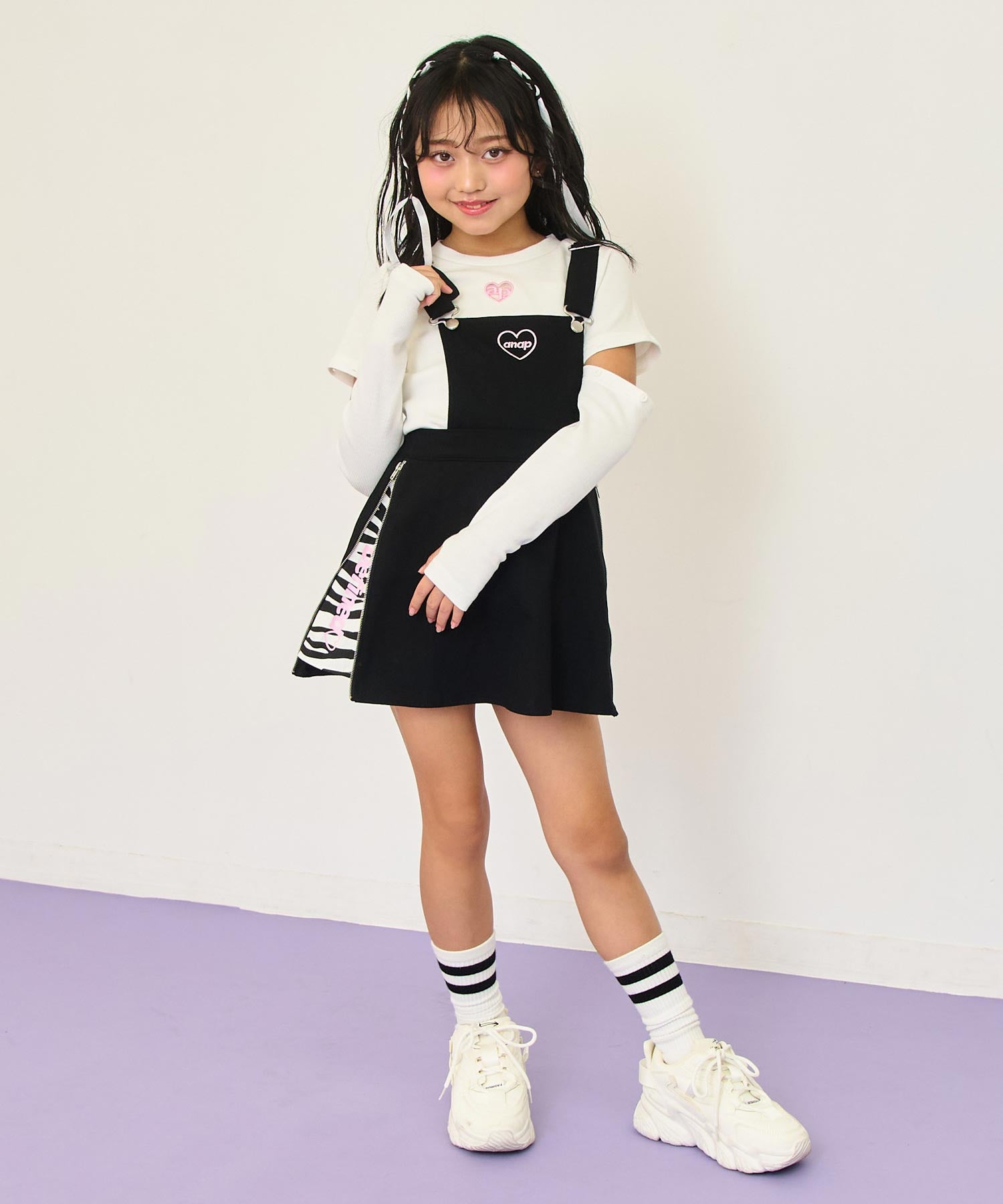 ブラック(120サイズ着用/身長：約128cm)