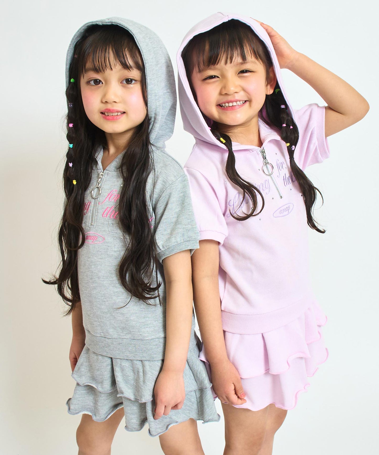 ライトグレー(110サイズ着用/身長：約106cm)
ライトピンク(110サイズ着用/身長：約103cm)