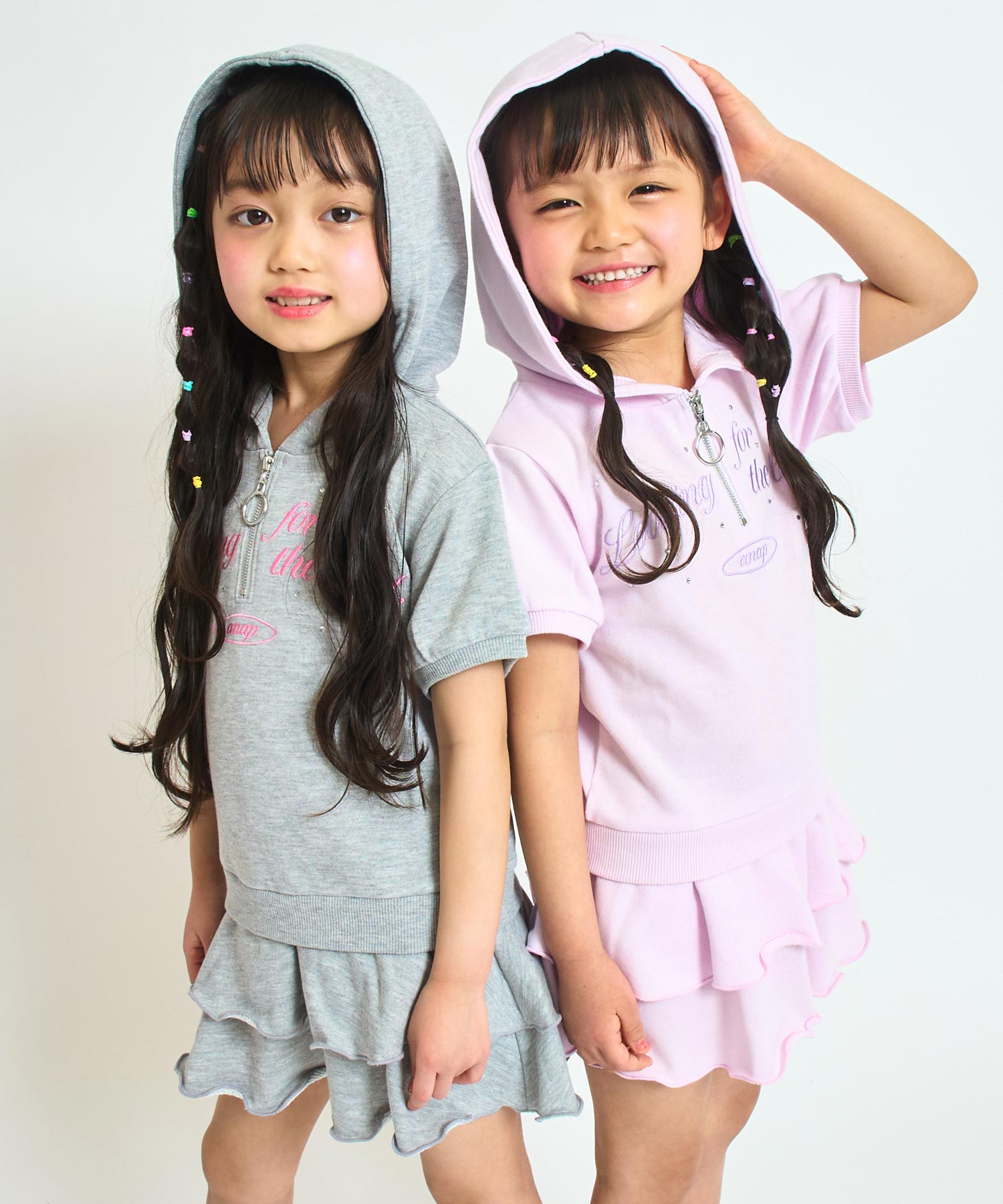 ライトグレー(110サイズ着用/身長：約106cm)
ライトピンク(110サイズ着用/身長：約103cm)