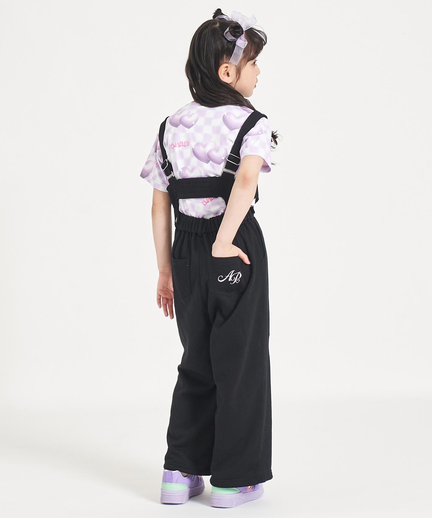 ブラック(120サイズ着用/身長：約123cm)