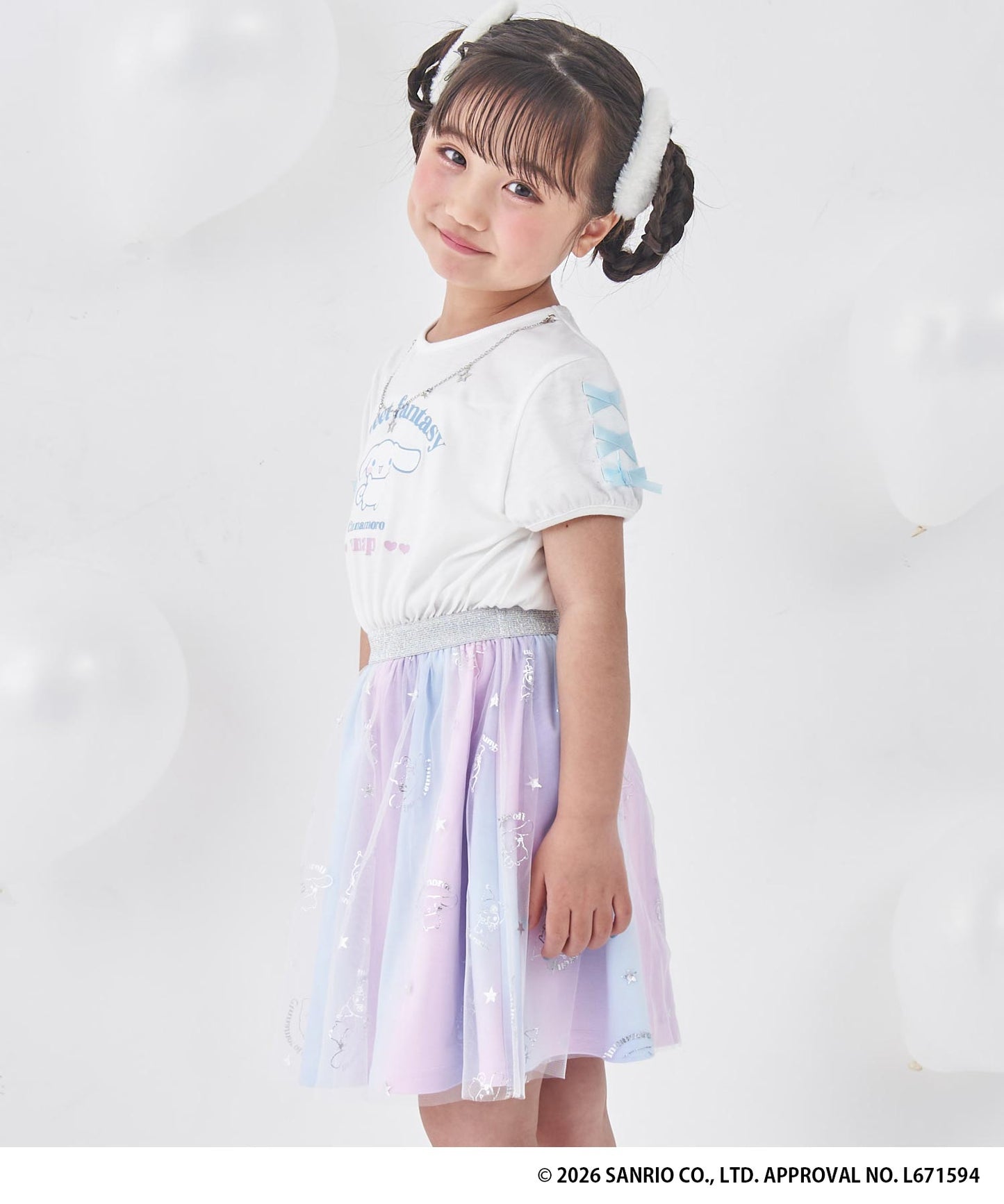 ホワイト(120サイズ着用/身長：約114cm)