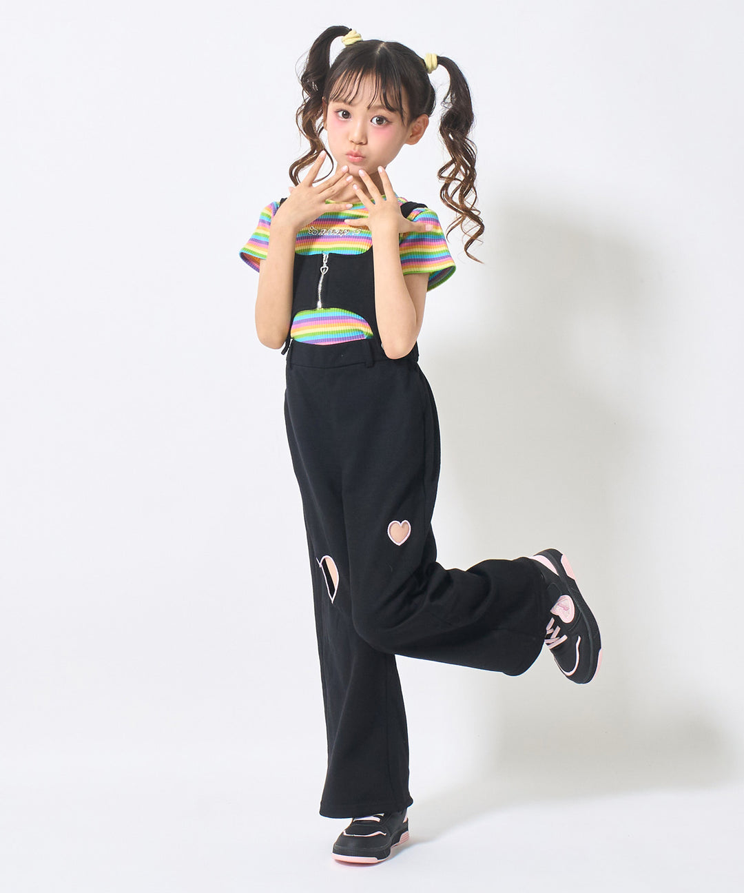 ブラック(130サイズ着用/身長：約128cm)