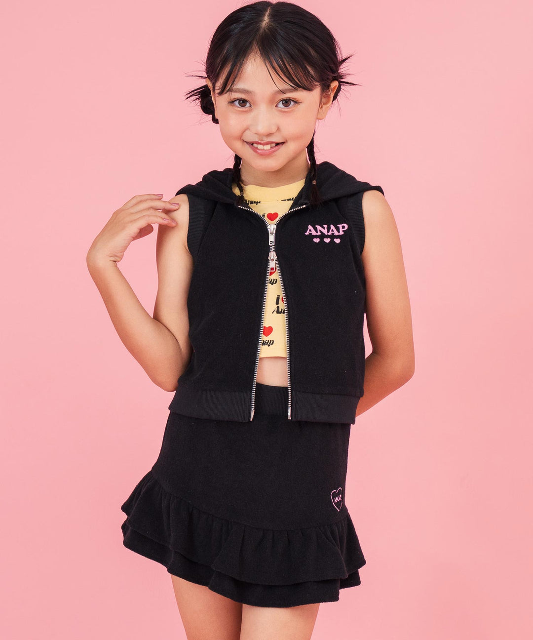 ブラック(120サイズ着用/身長：約128cm)