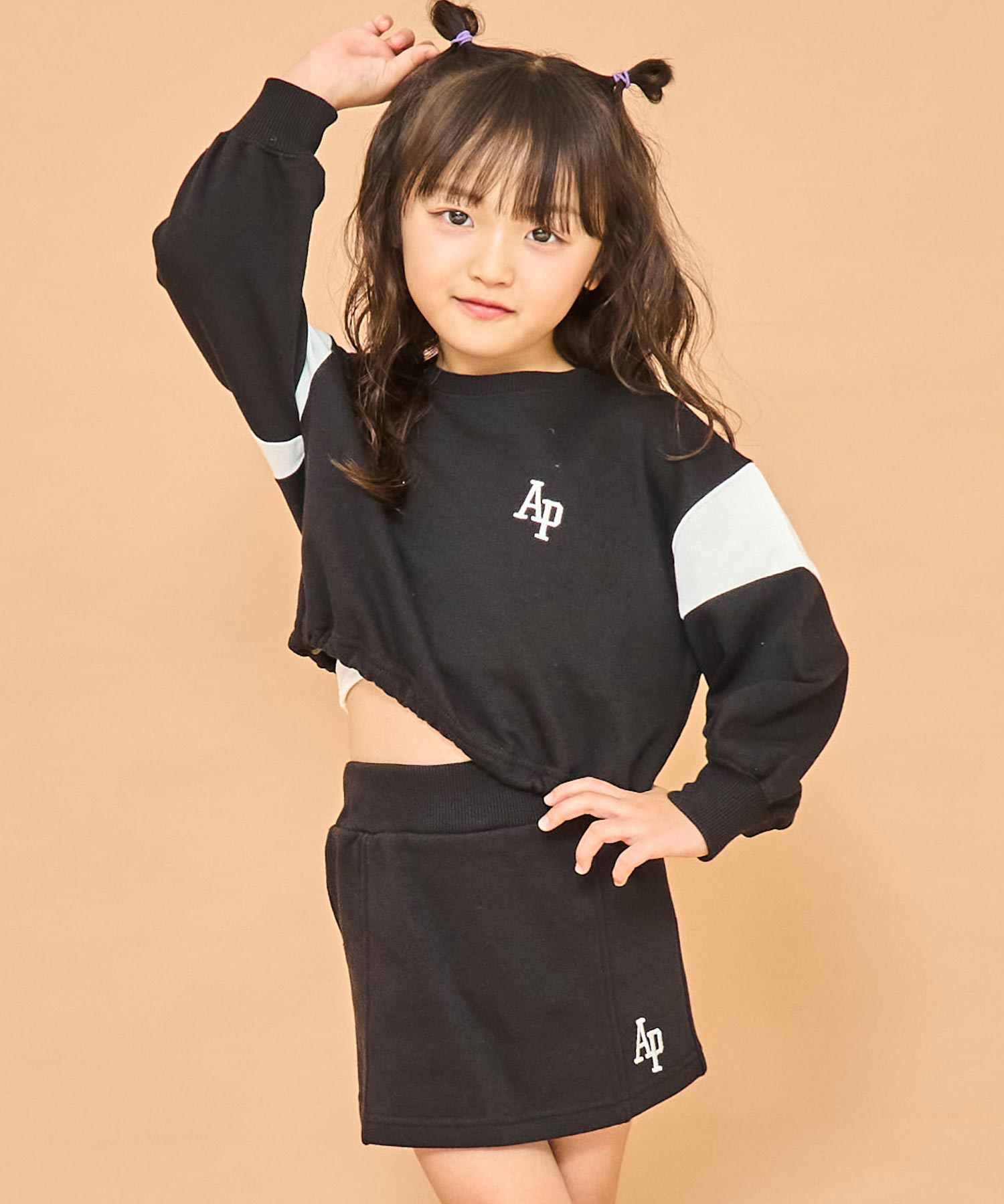 ブラック(110サイズ着用/身長：約112cm)