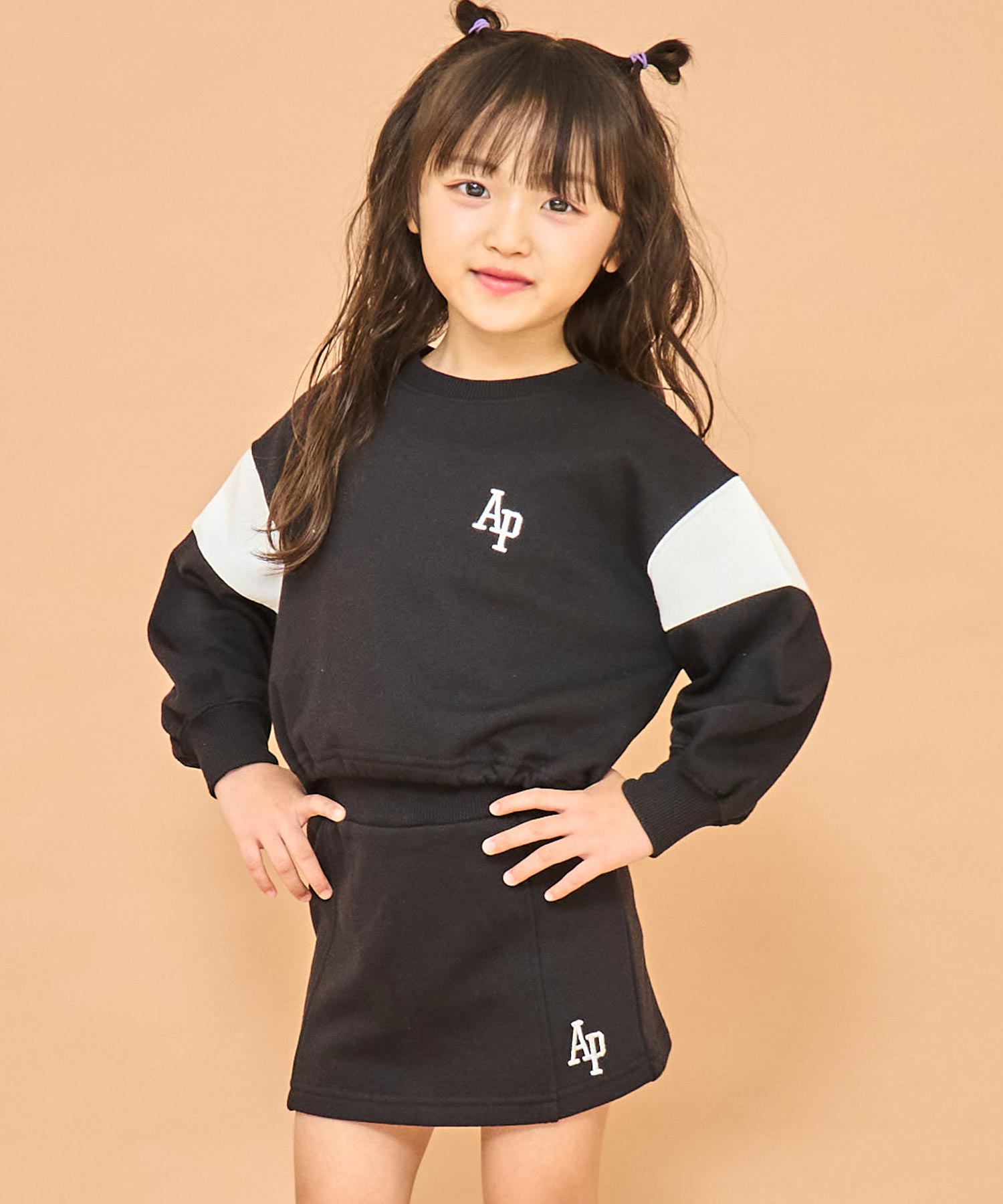 ブラック(110サイズ着用/身長：約112cm)