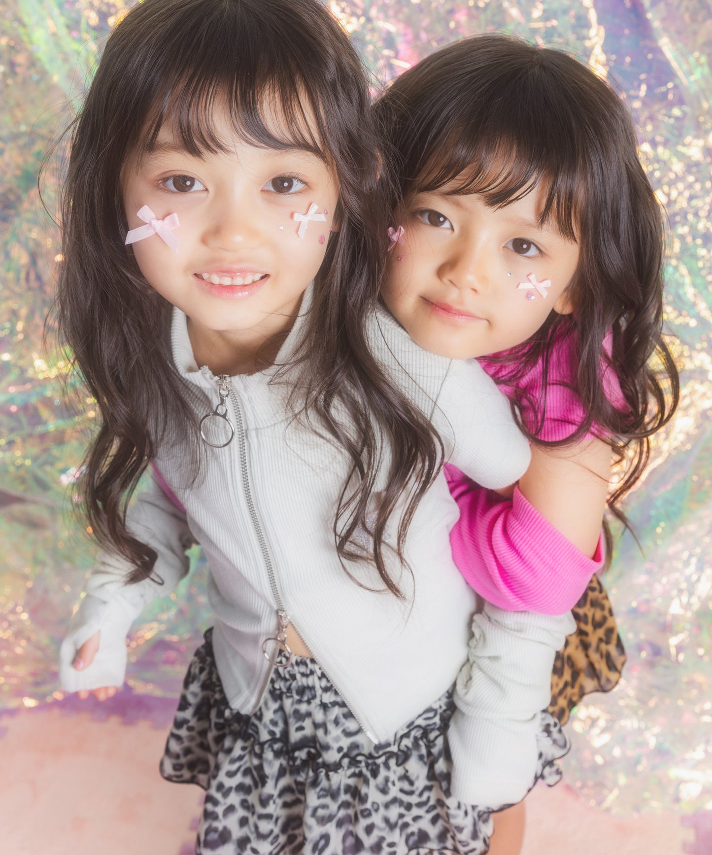 ライトグレー(110サイズ着用/身長：約106cm)
ピンク(110サイズ着用/身長：約103cm)