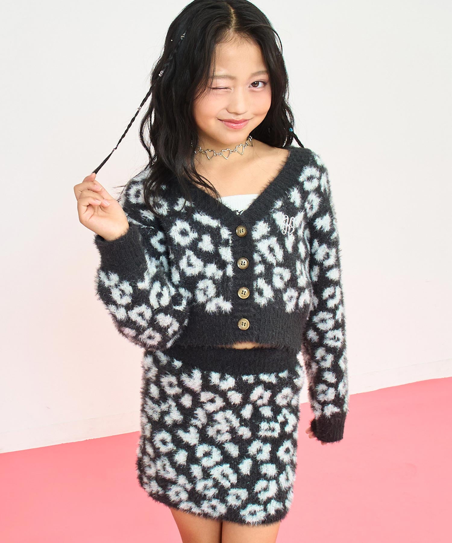 ブラック(120サイズ着用/身長：約128cm)