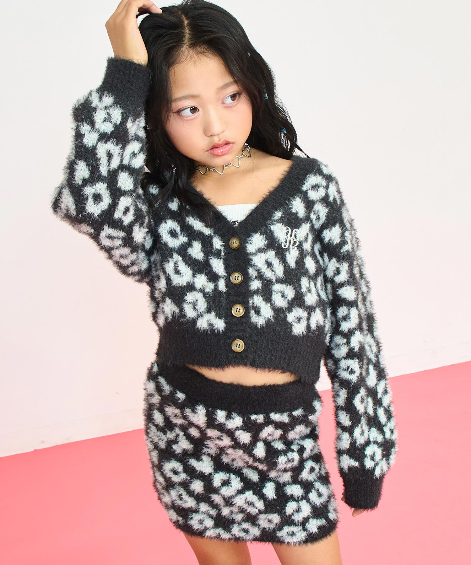 ブラック(120サイズ着用/身長：約128cm)