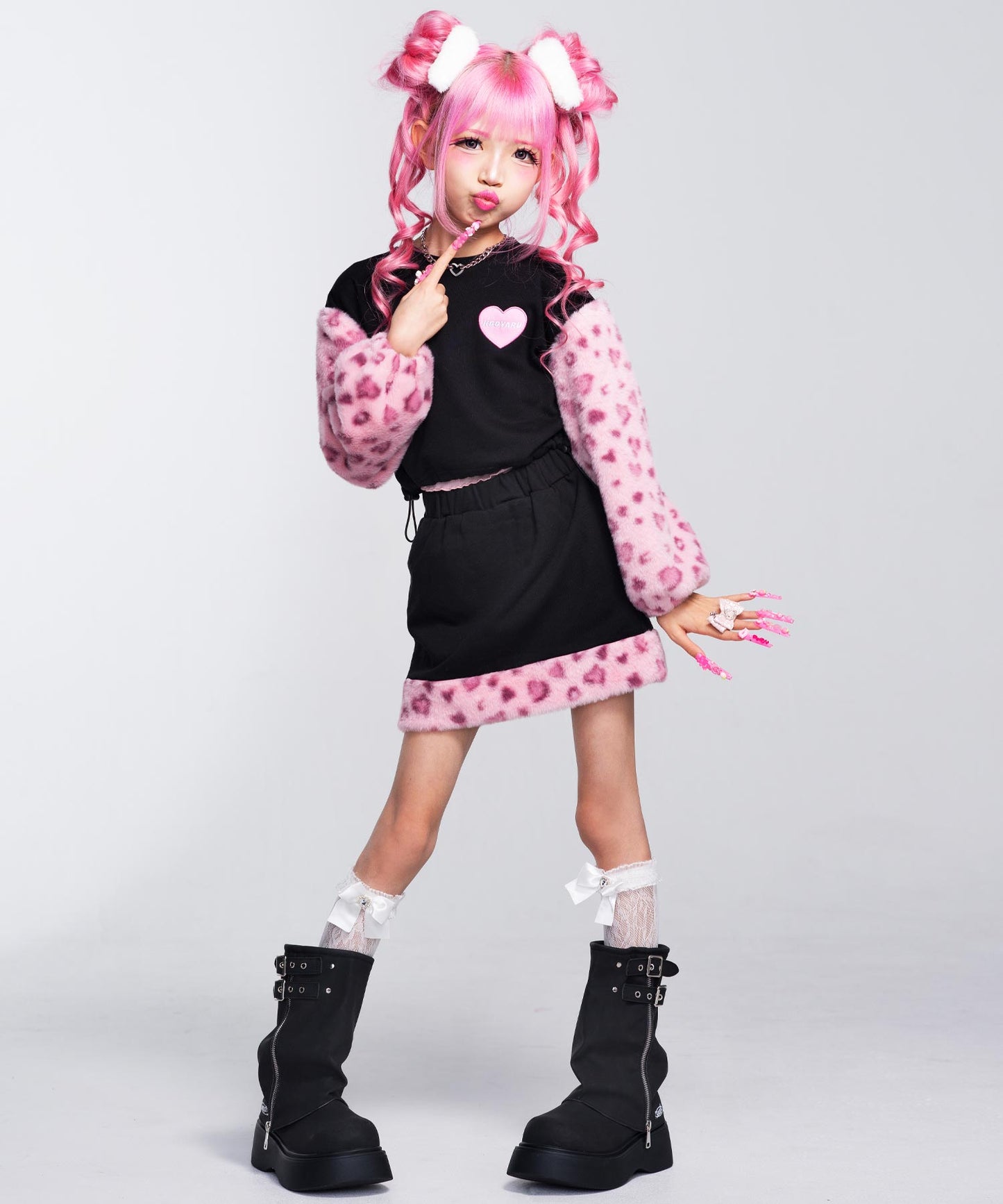 ブラック(130サイズ着用/身長：約135cm)