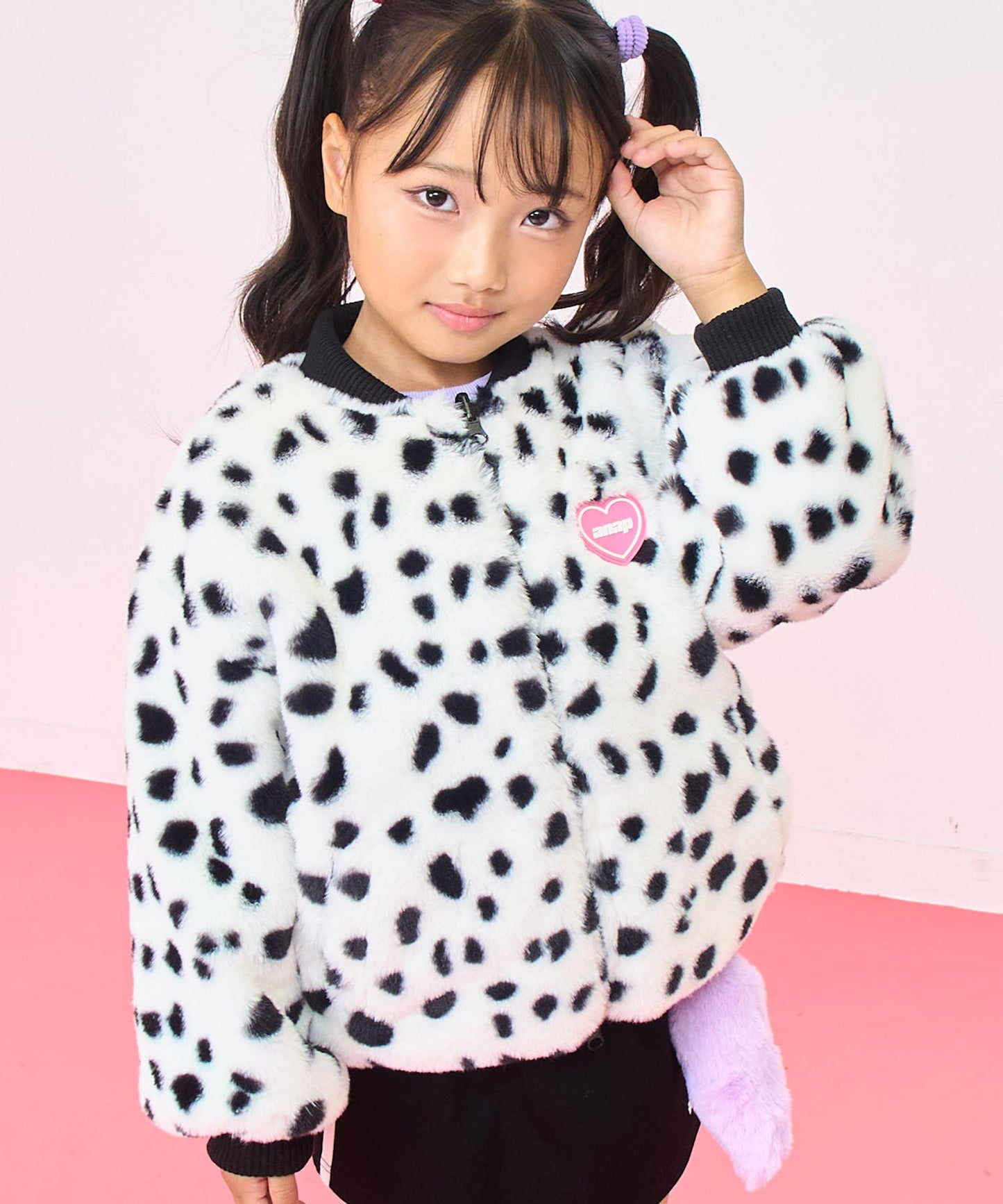 ホワイト/ブラック(110サイズ着用/身長：約115cm)