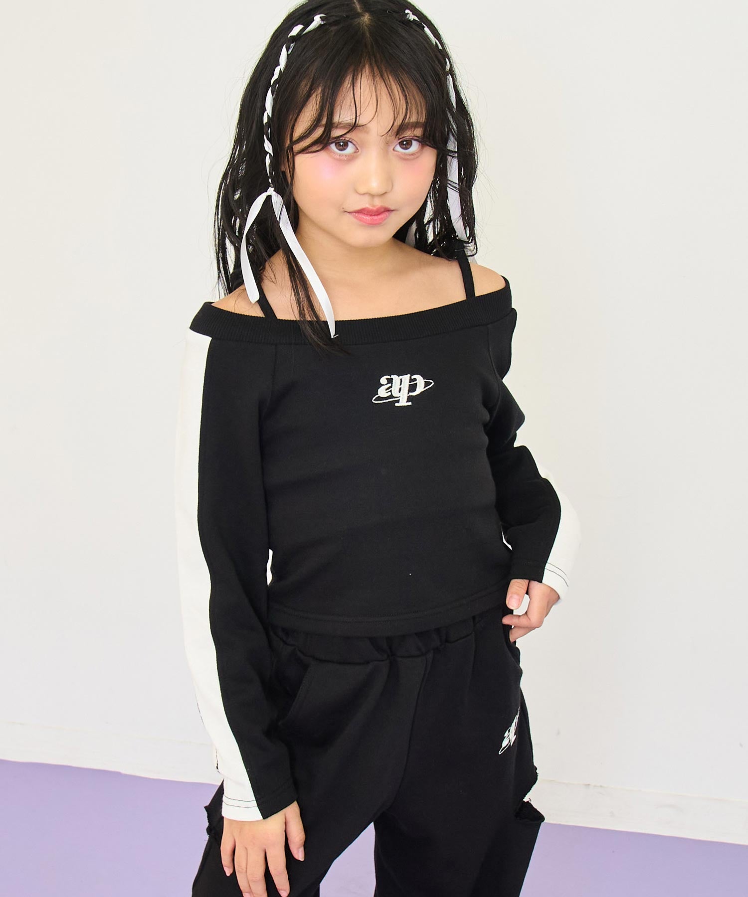 ブラック(130サイズ着用/身長：約128cm)