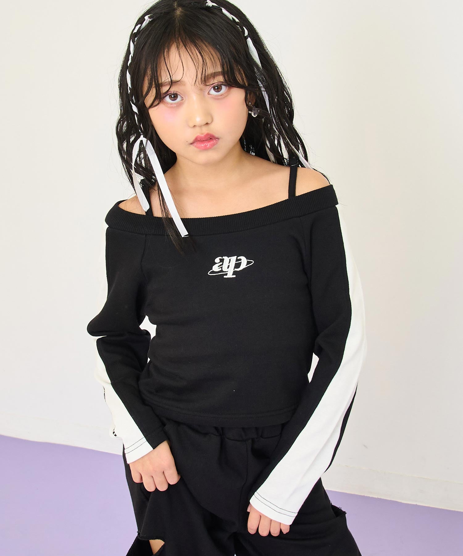 ブラック(130サイズ着用/身長：約128cm)