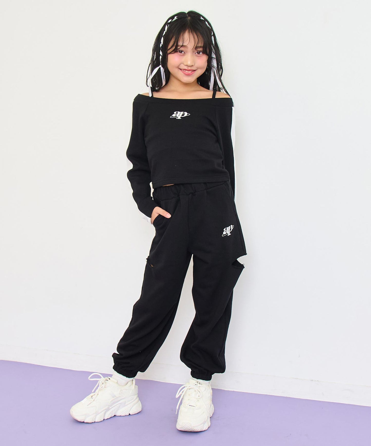 ブラック(130サイズ着用/身長：約128cm)