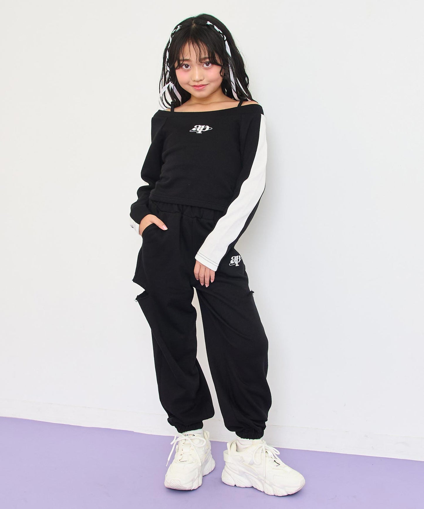 ブラック(130サイズ着用/身長：約128cm)