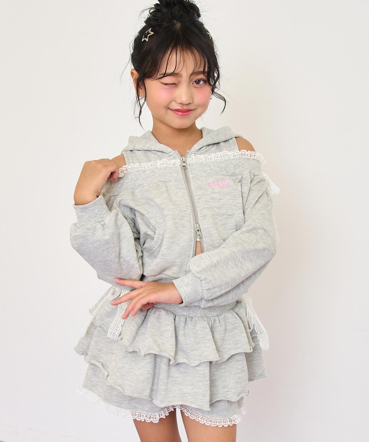 ライトグレー(120サイズ着用/身長：約128cm)