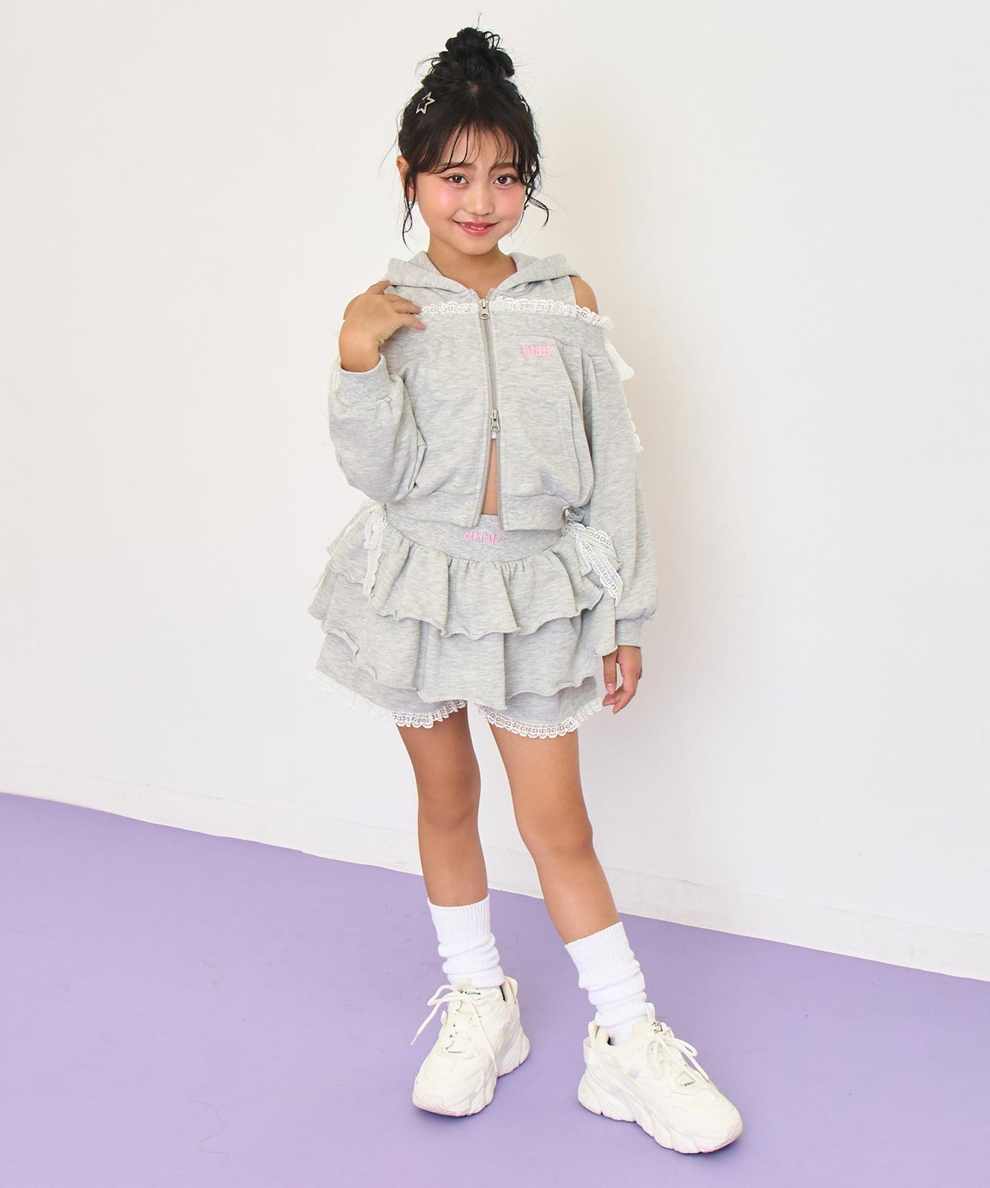 ライトグレー(120サイズ着用/身長：約128cm)