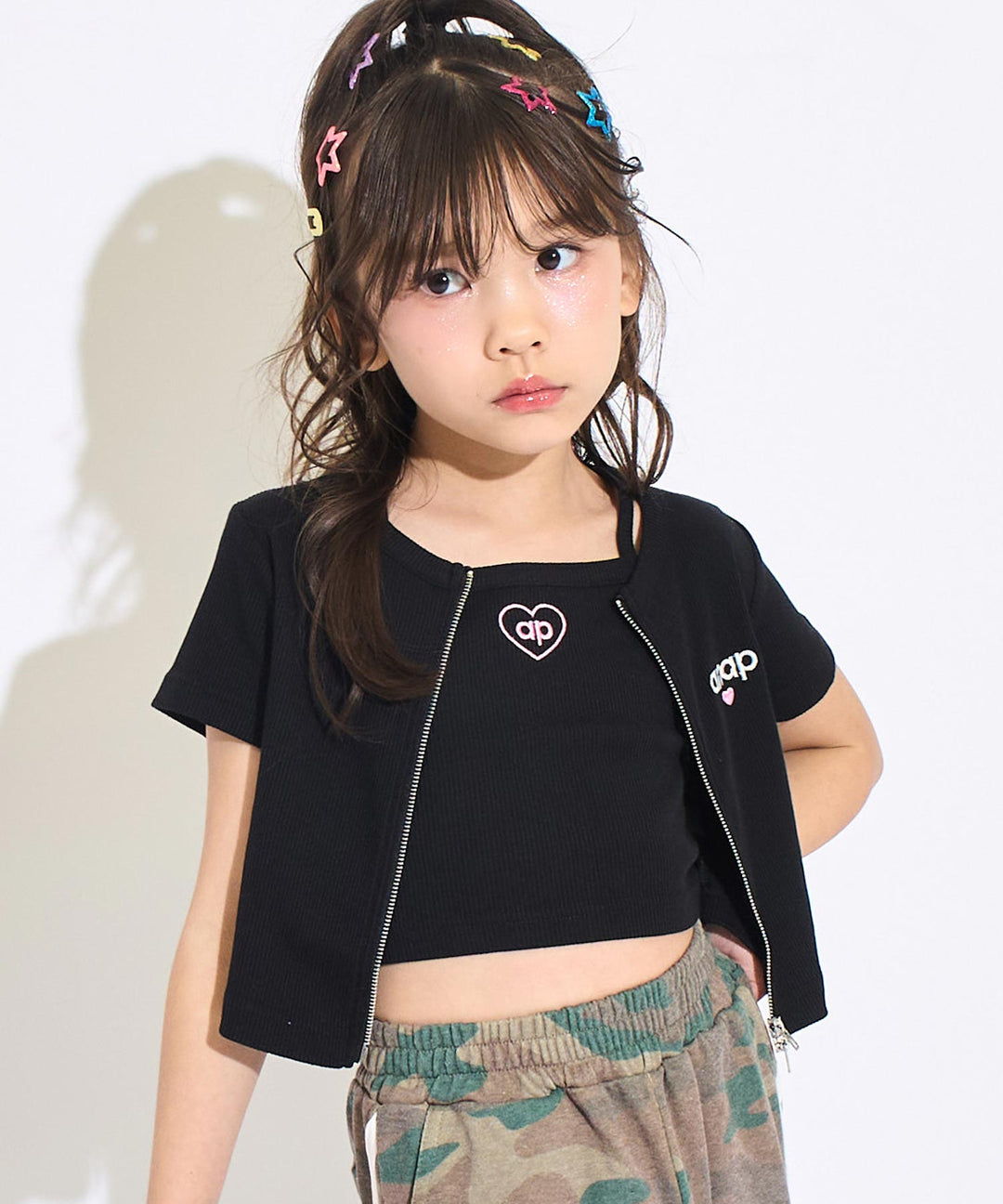 ブラック(120サイズ着用/身長：約125cm)