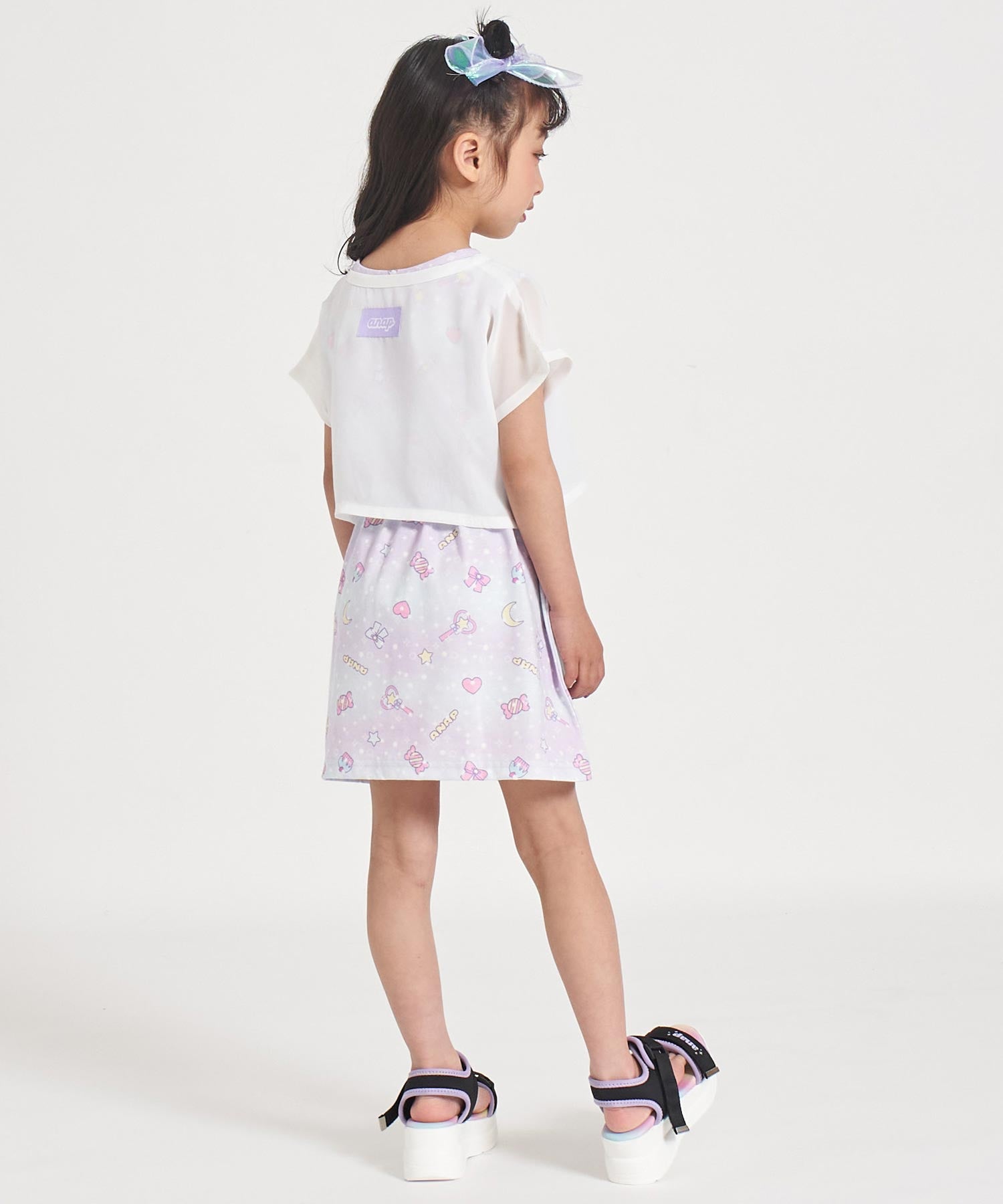 ホワイト(110サイズ着用/身長：約109cm)