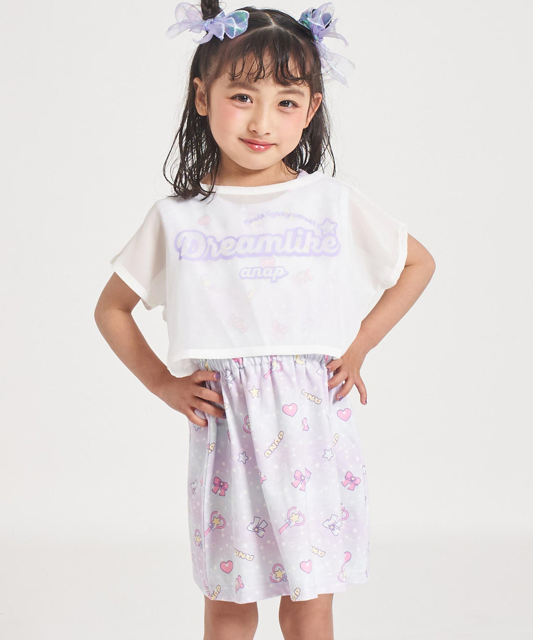 ホワイト(110サイズ着用/身長：約109cm)
