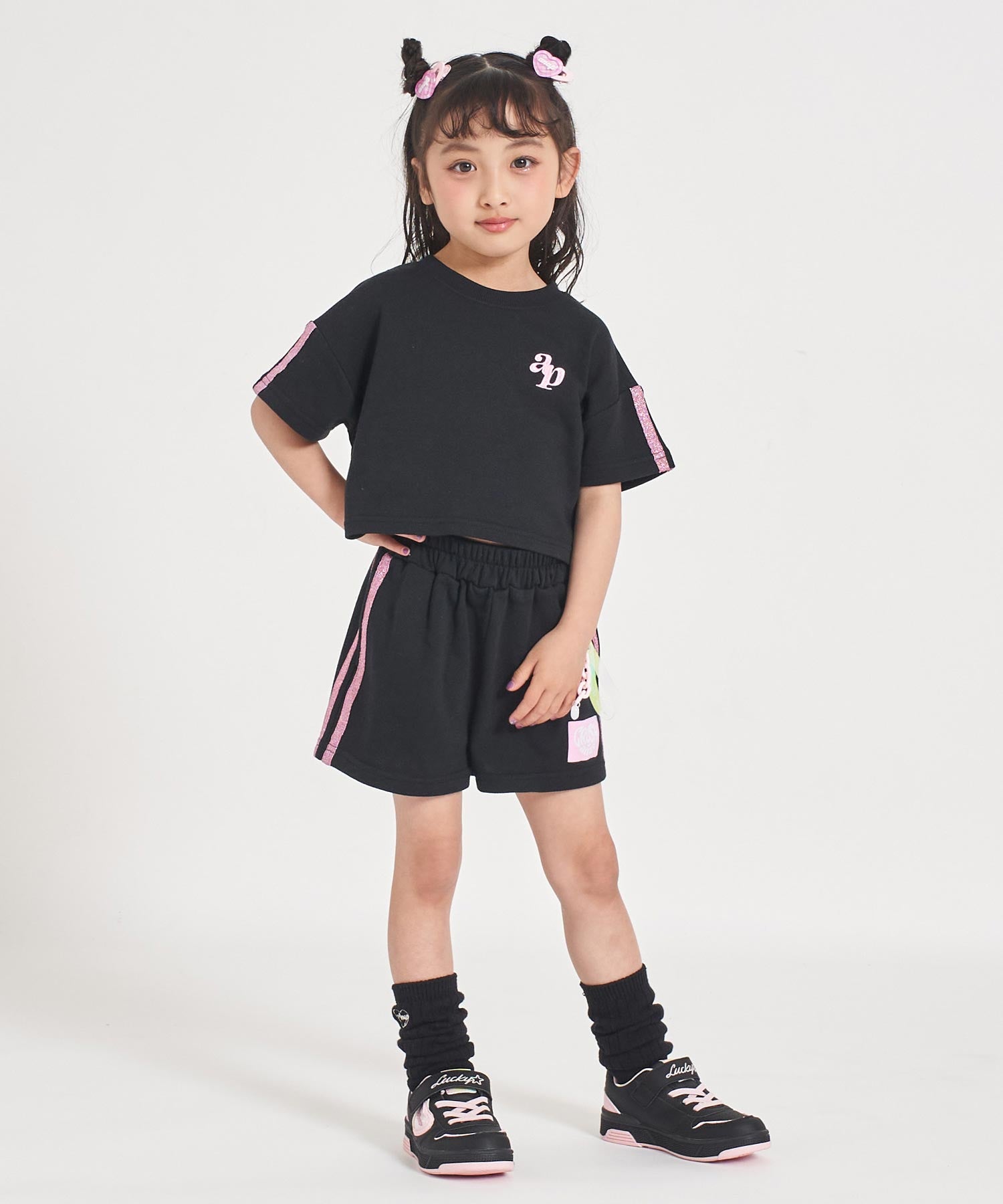 ブラック(110サイズ着用/身長：約109cm)