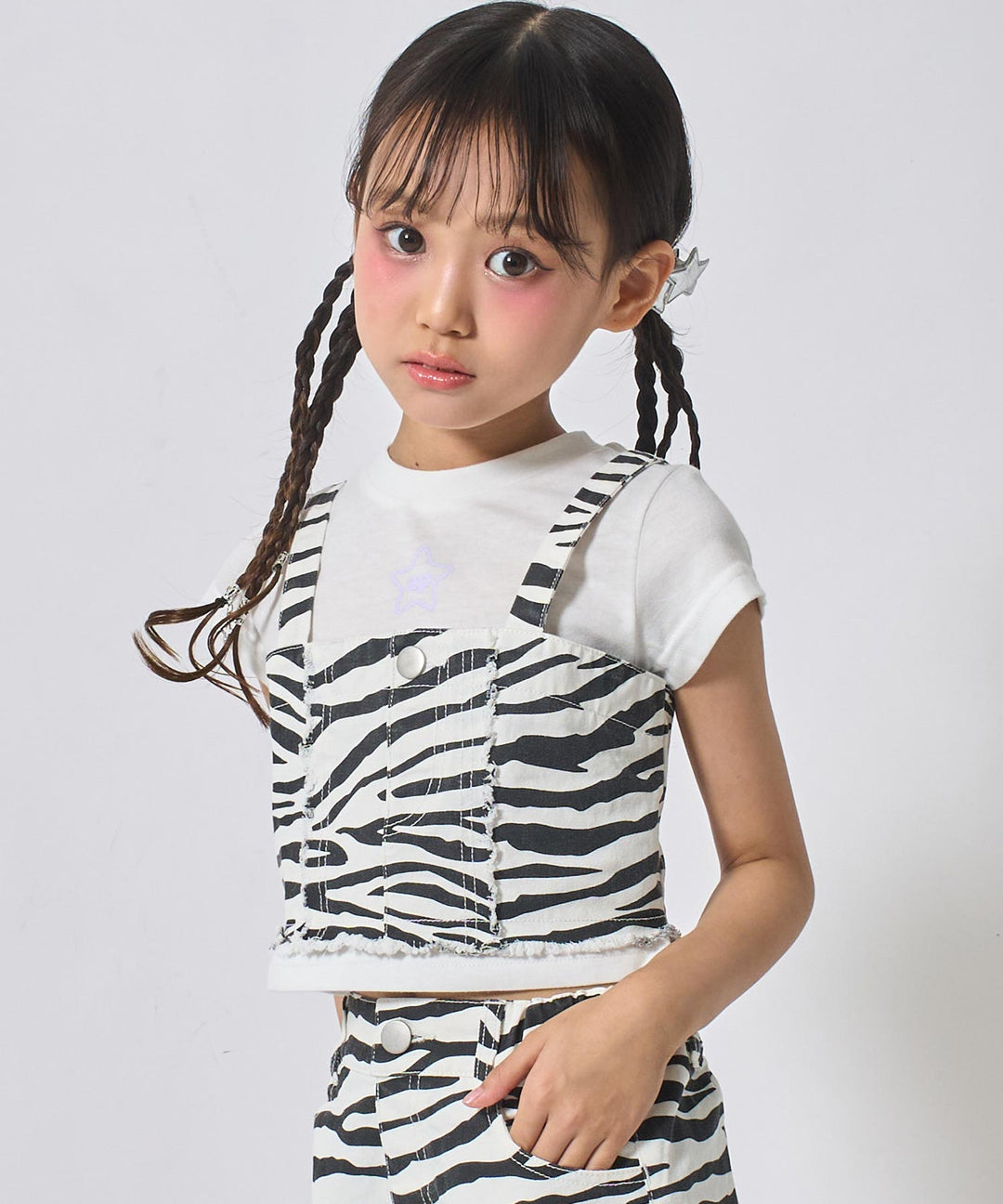 ホワイト/ブラック(120サイズ着用/身長：約128cm)