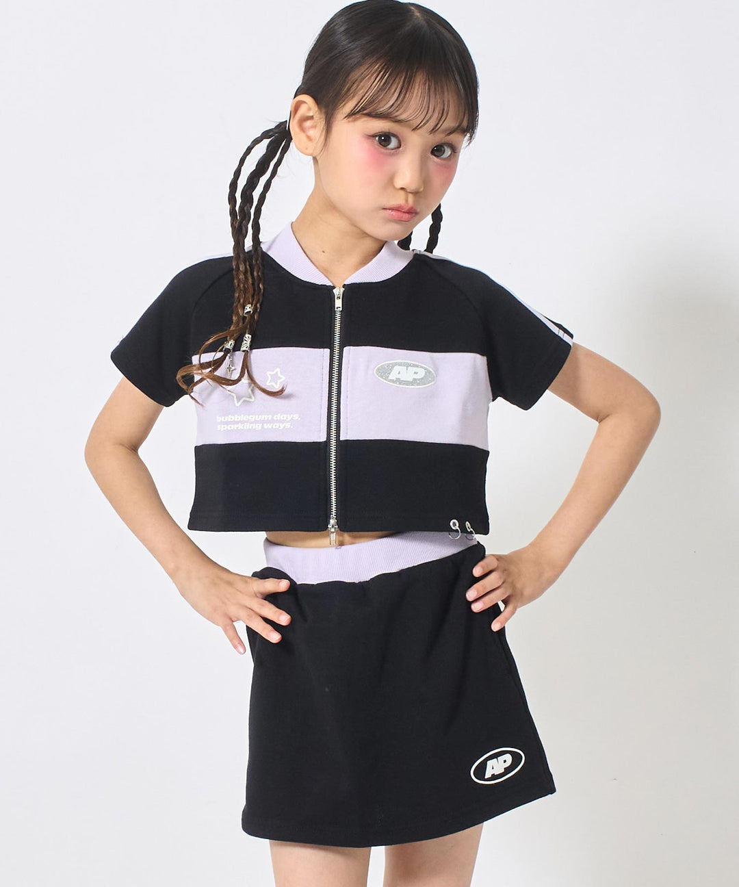 ブラック(120サイズ着用/身長：約128cm)
