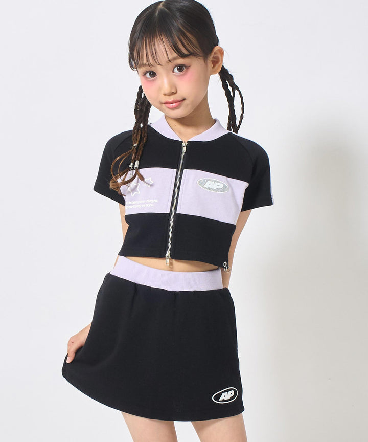 ブラック(120サイズ着用/身長：約128cm)