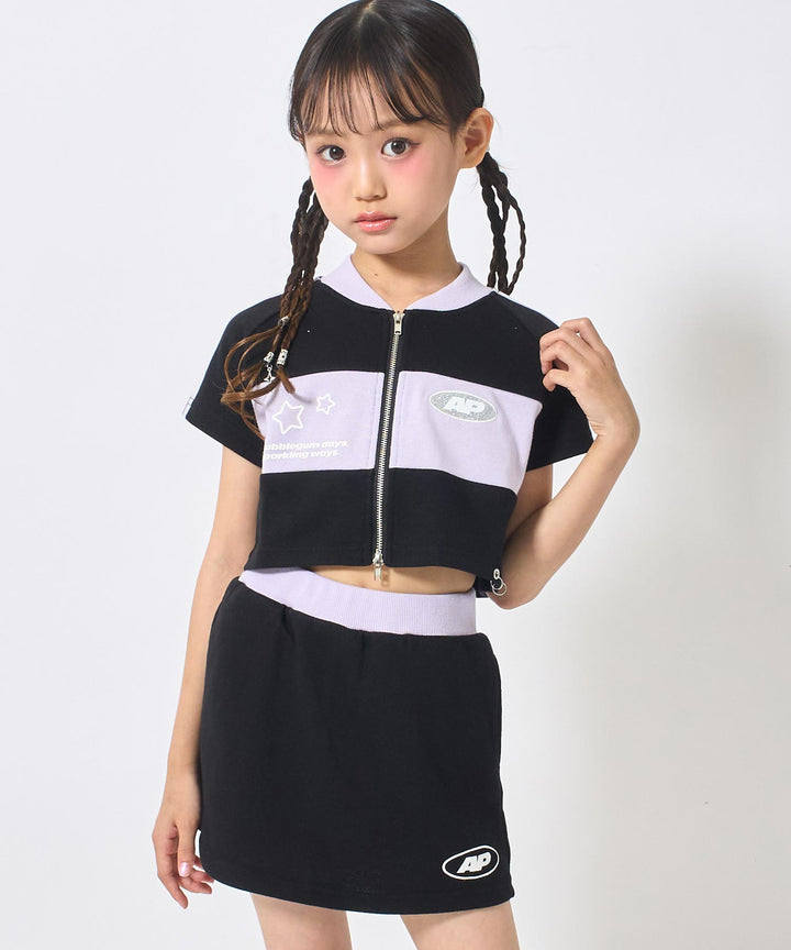 ブラック(120サイズ着用/身長：約128cm)