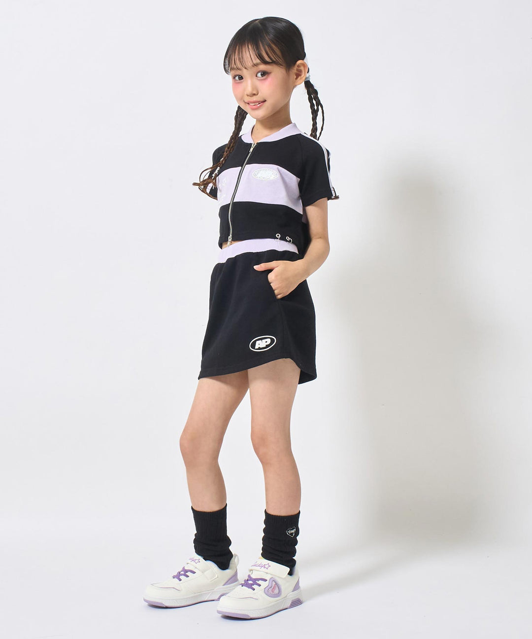 ブラック(120サイズ着用/身長：約128cm)