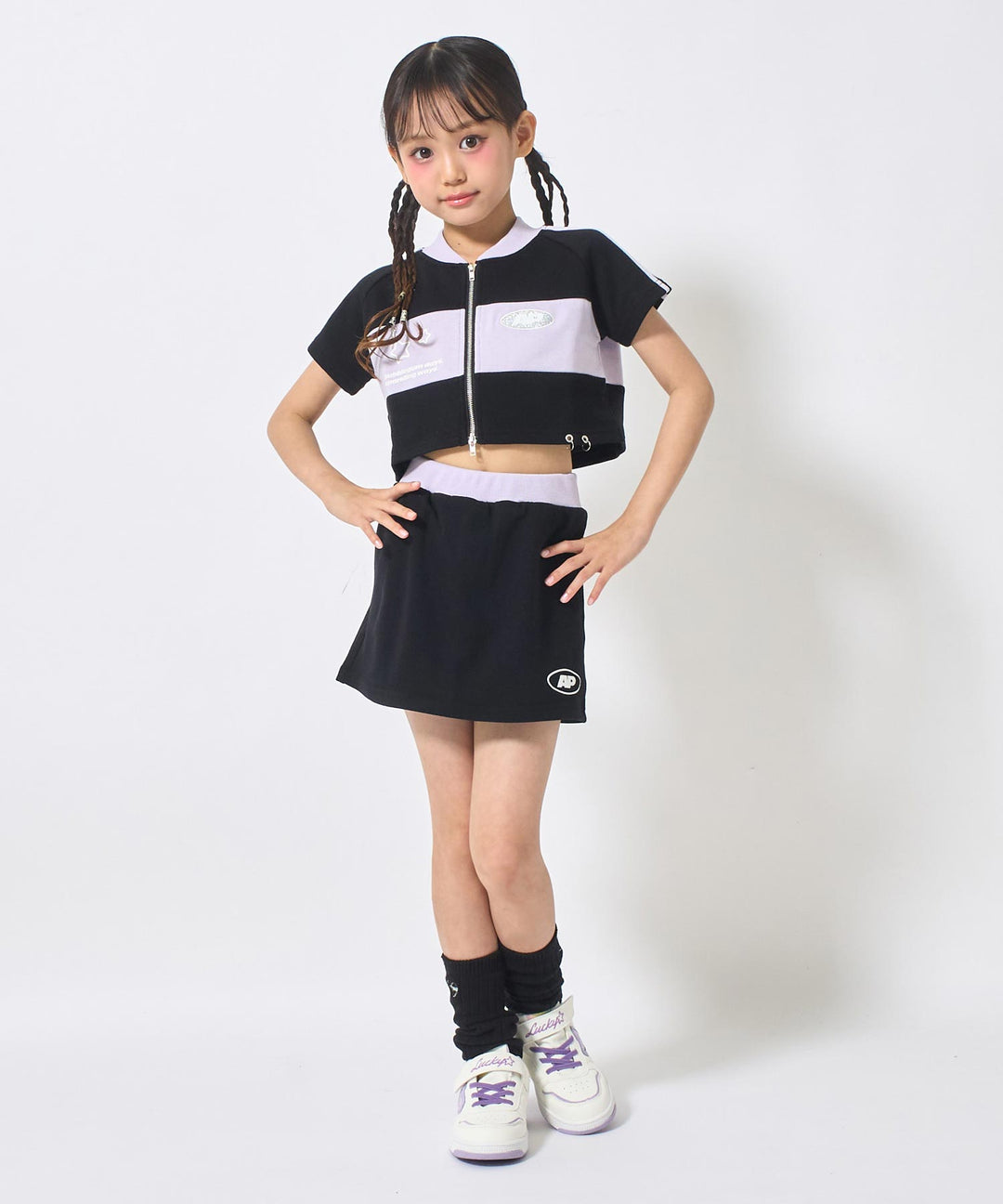 ブラック(120サイズ着用/身長：約128cm)