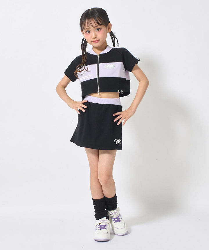 ブラック(120サイズ着用/身長：約128cm)