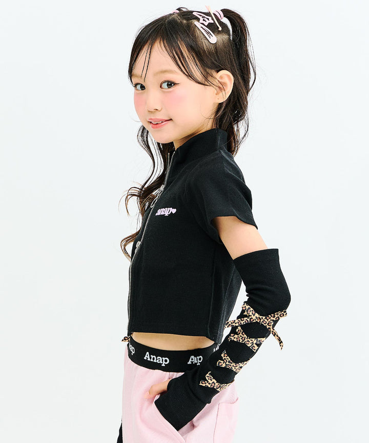 ブラック(130サイズ着用/身長：約128cm)