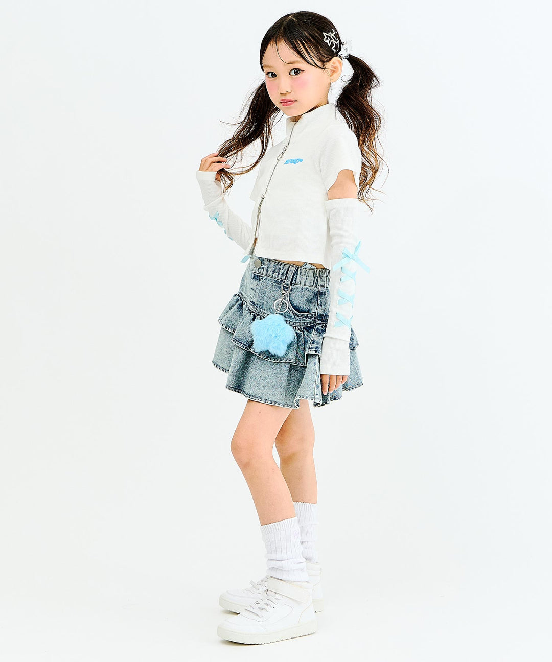 ホワイト(130サイズ着用/身長：約128cm)
