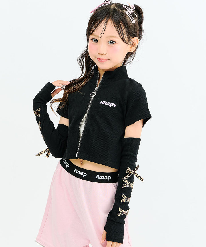 ブラック(130サイズ着用/身長：約128cm)