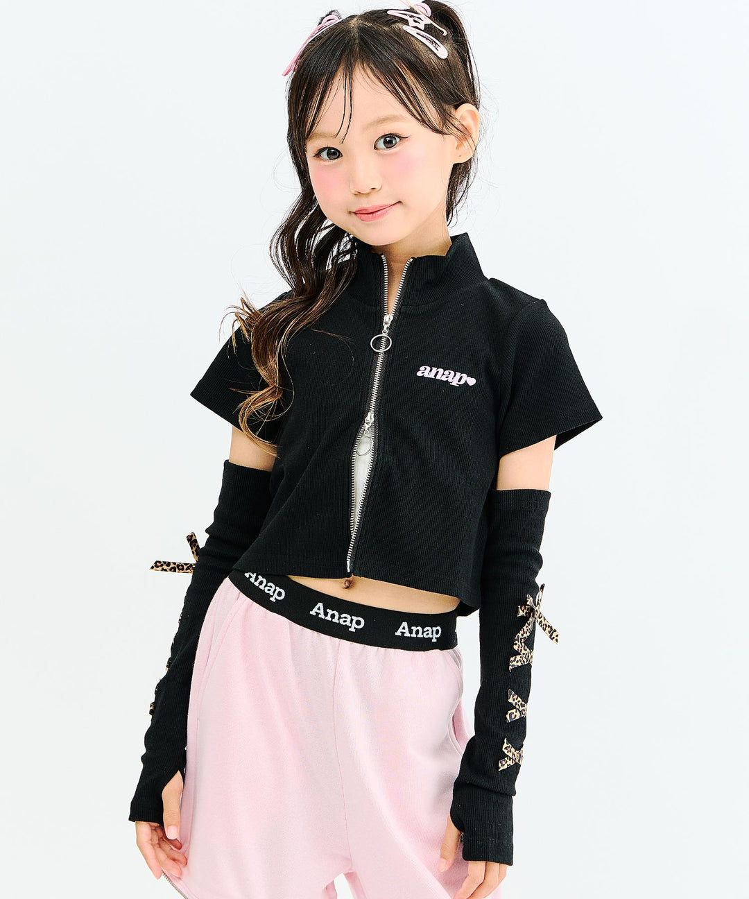 ブラック(130サイズ着用/身長：約128cm)