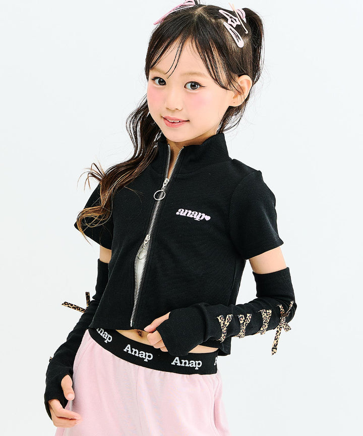 ブラック(130サイズ着用/身長：約128cm)