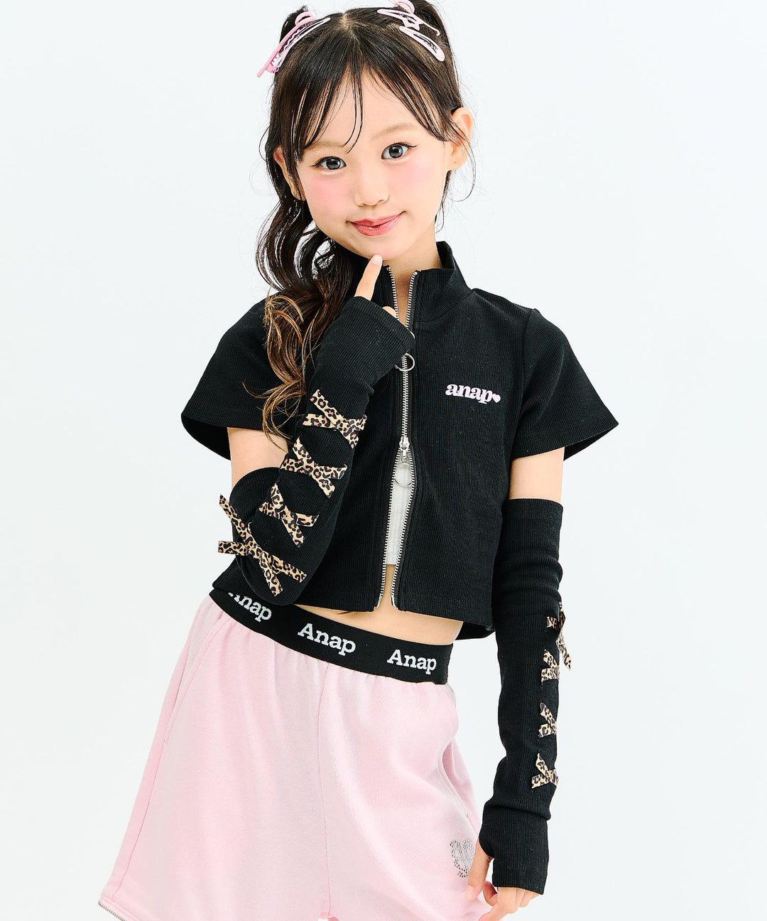 ブラック(130サイズ着用/身長：約128cm)