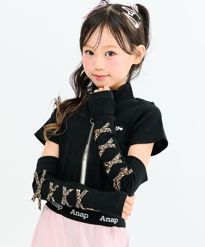 ブラック(130サイズ着用/身長：約128cm)