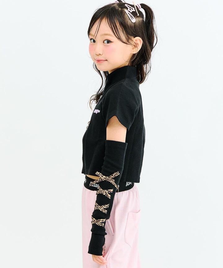 ブラック(130サイズ着用/身長：約128cm)