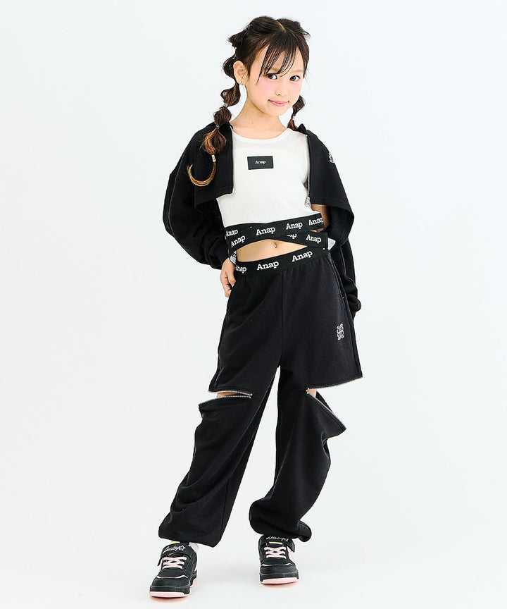 ブラック(130サイズ着用/身長：約128cm)