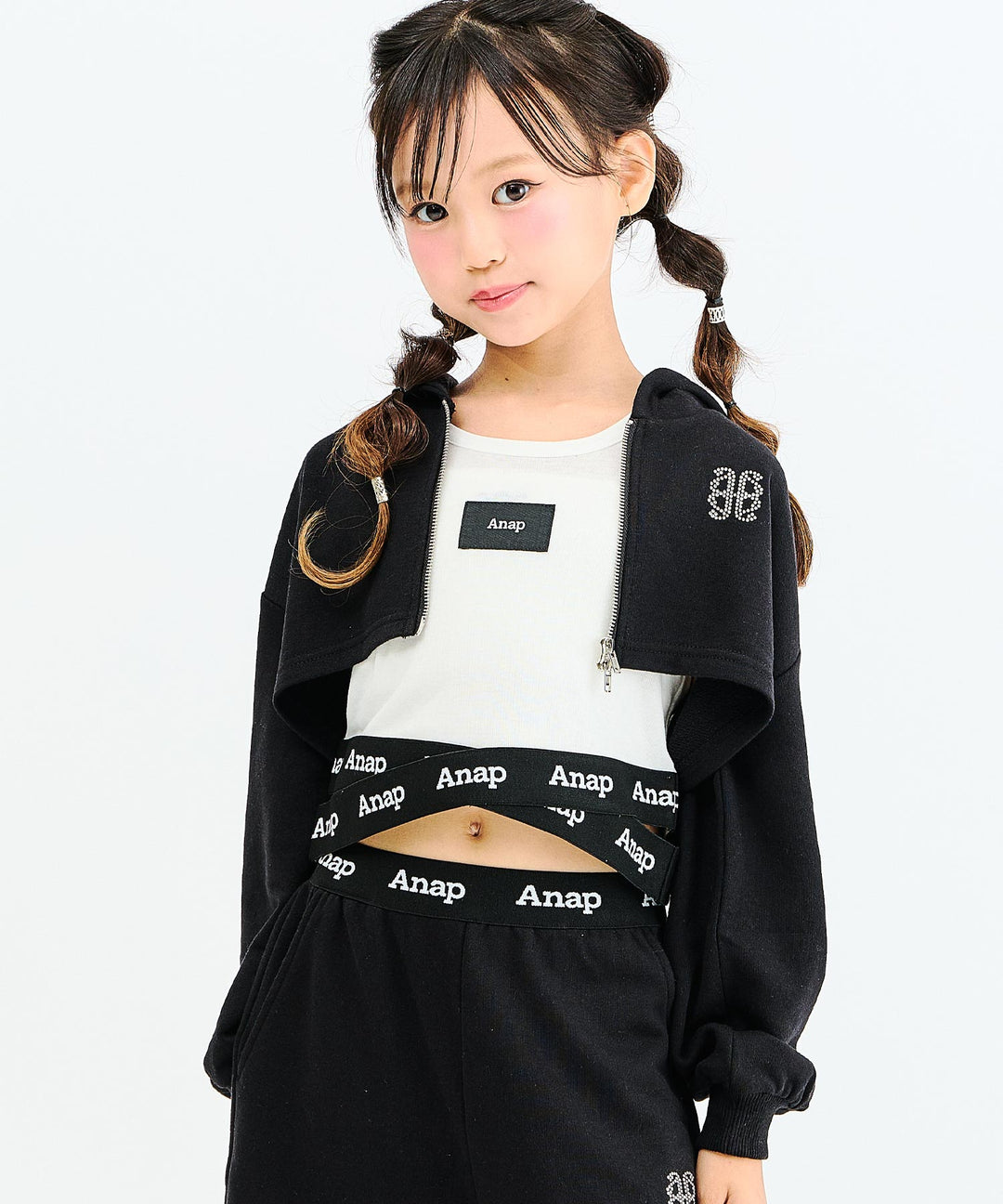 ブラック(130サイズ着用/身長：約128cm)