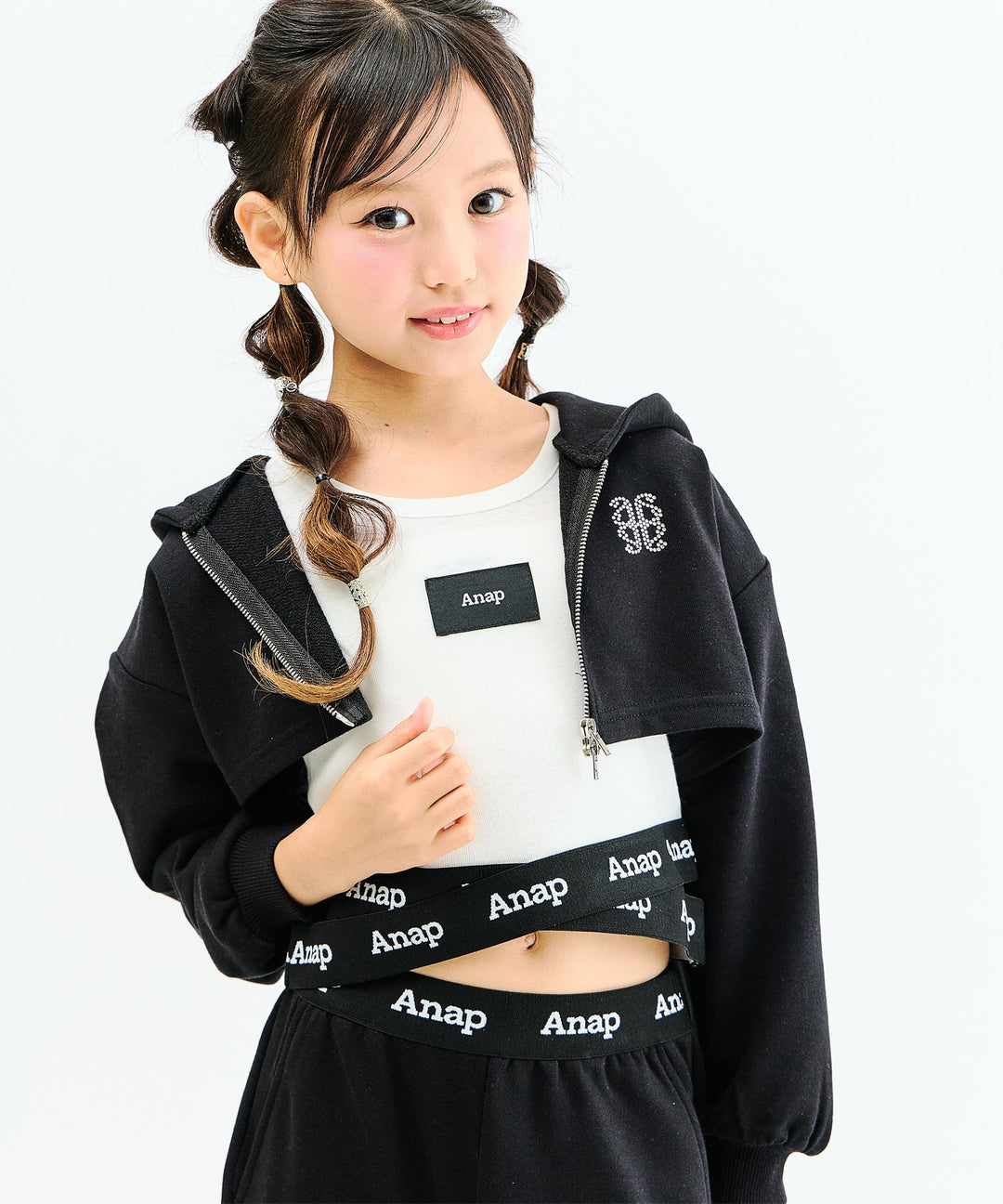 ブラック(130サイズ着用/身長：約128cm)
