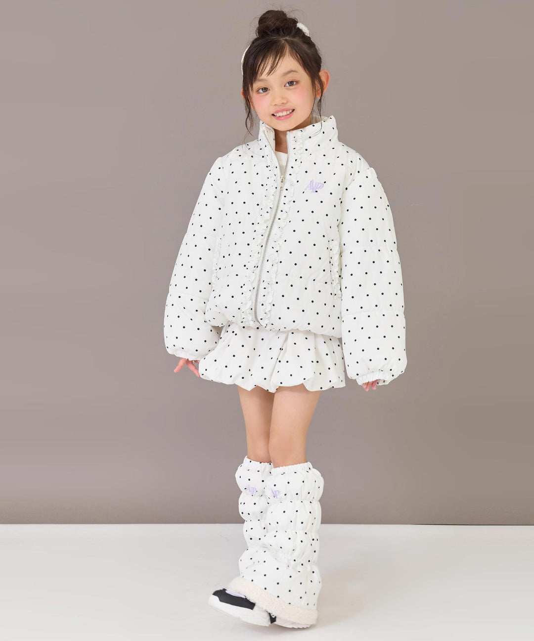 ホワイト(120サイズ着用/身長：約120cm)
